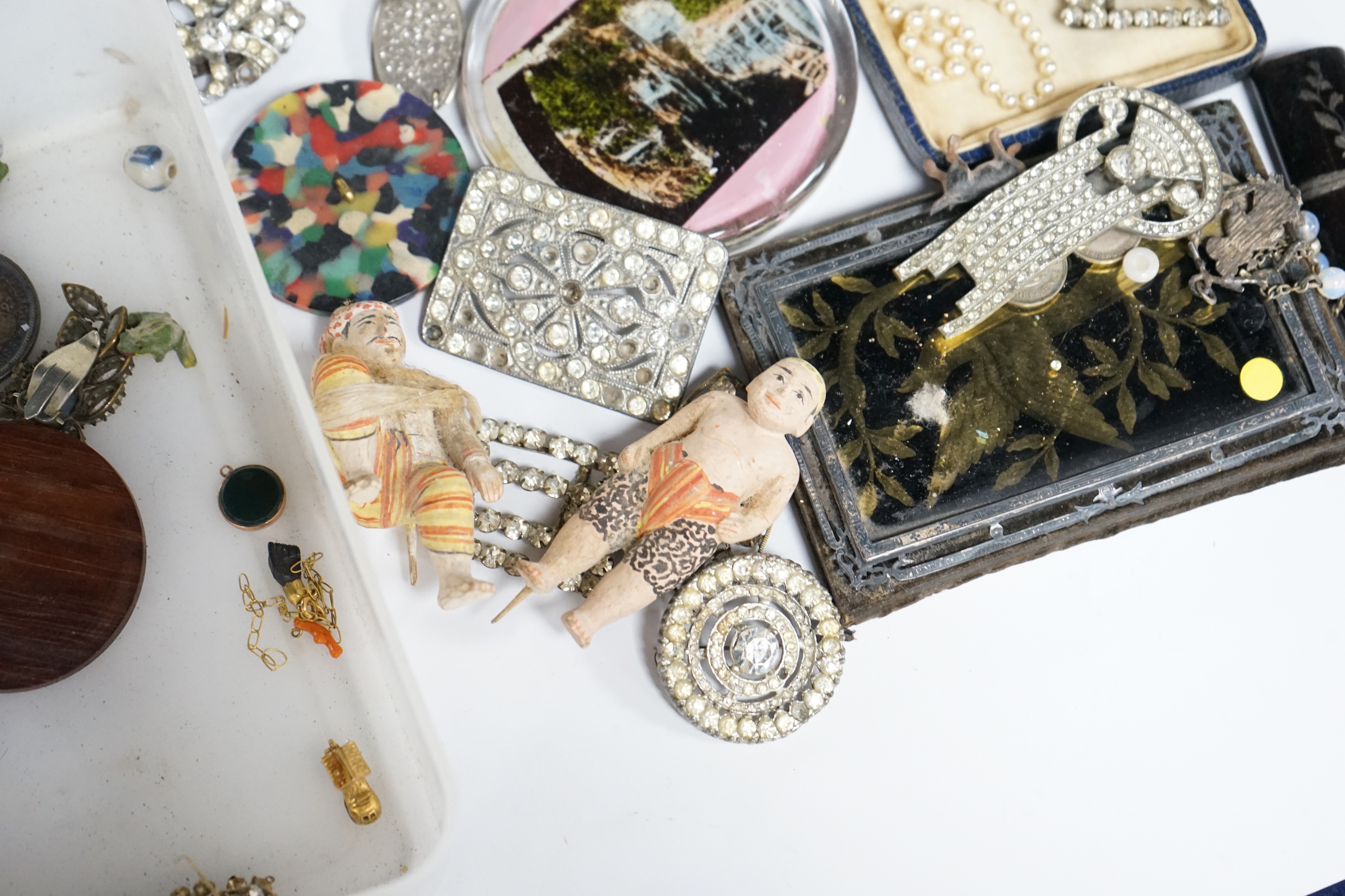 Minor jewellery including paste set, mounted bloodstone charm, boot charm and other curiosities.